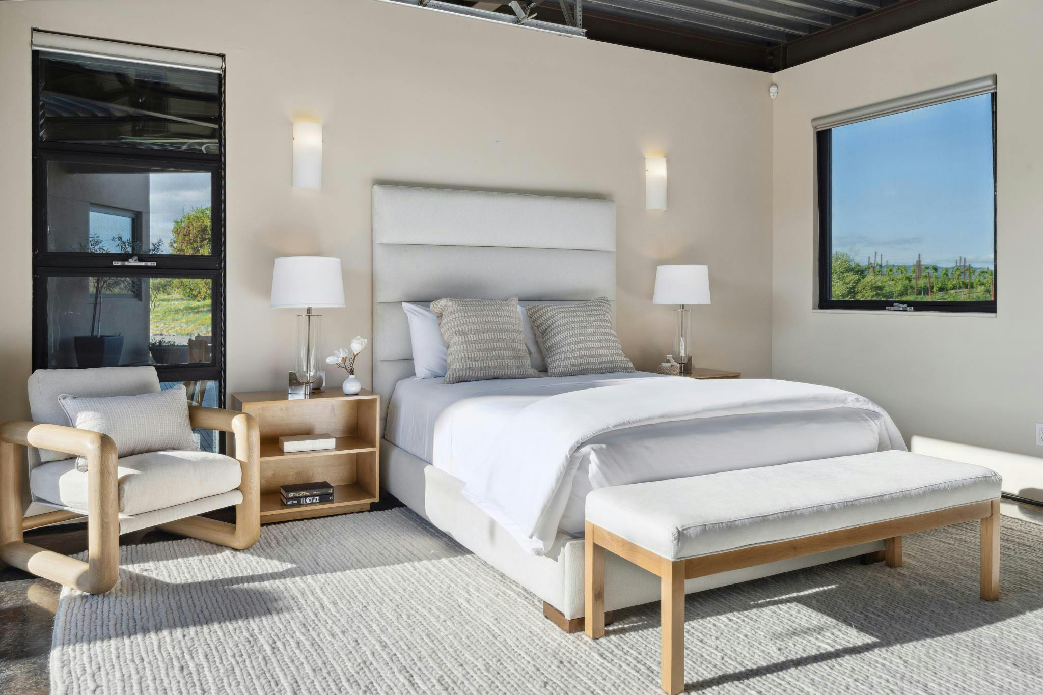 Meridith-Baer-Home-Home-Staging-California-The-Glass-House-Bedroom